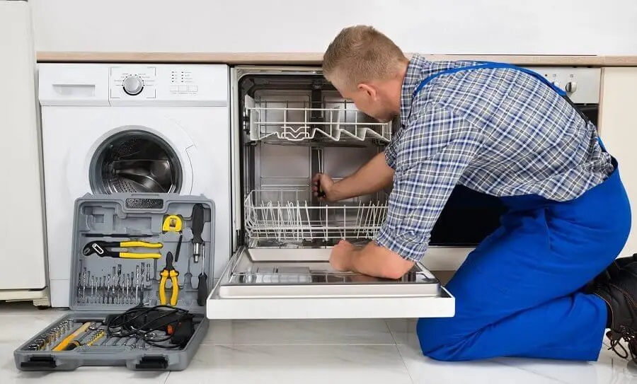 Kızılcahamam Hoover servisi teknisyen ekibi beyaz eşya tamiri yaparken